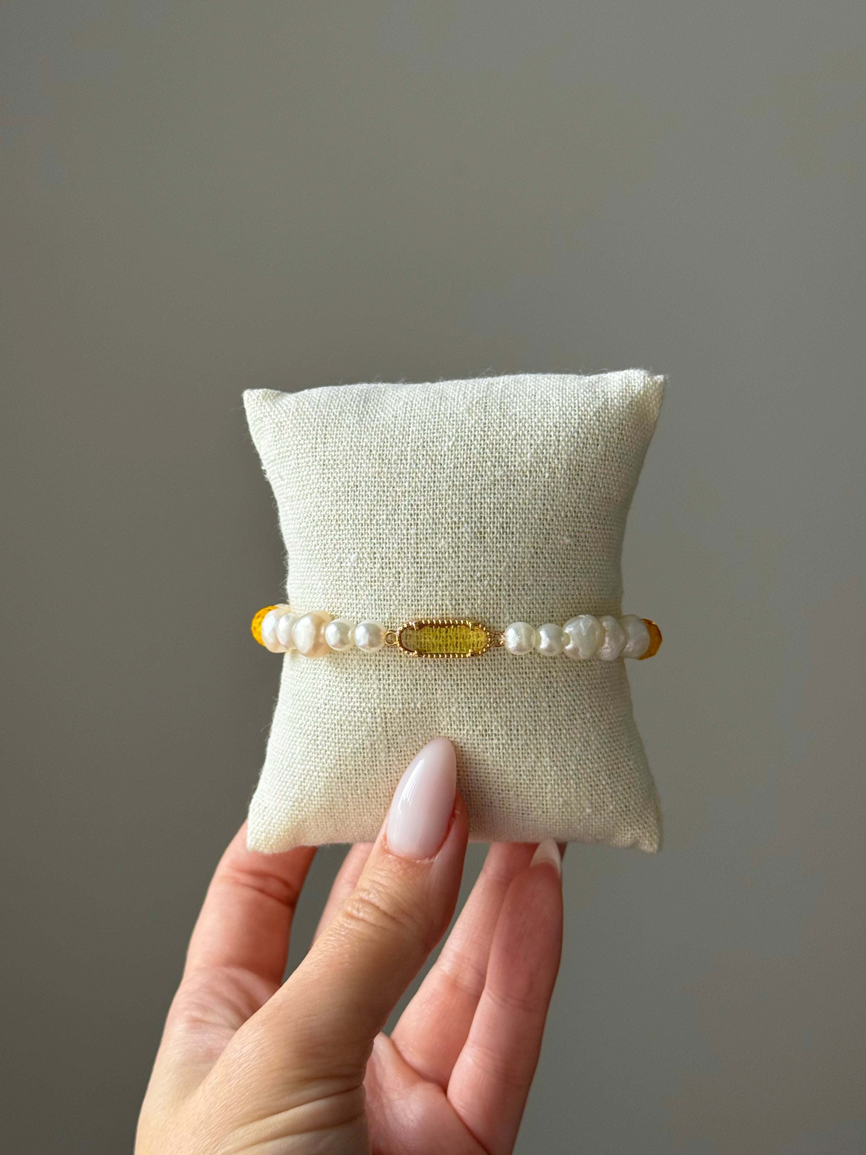 Honey Lumière Pearl Bracelet
