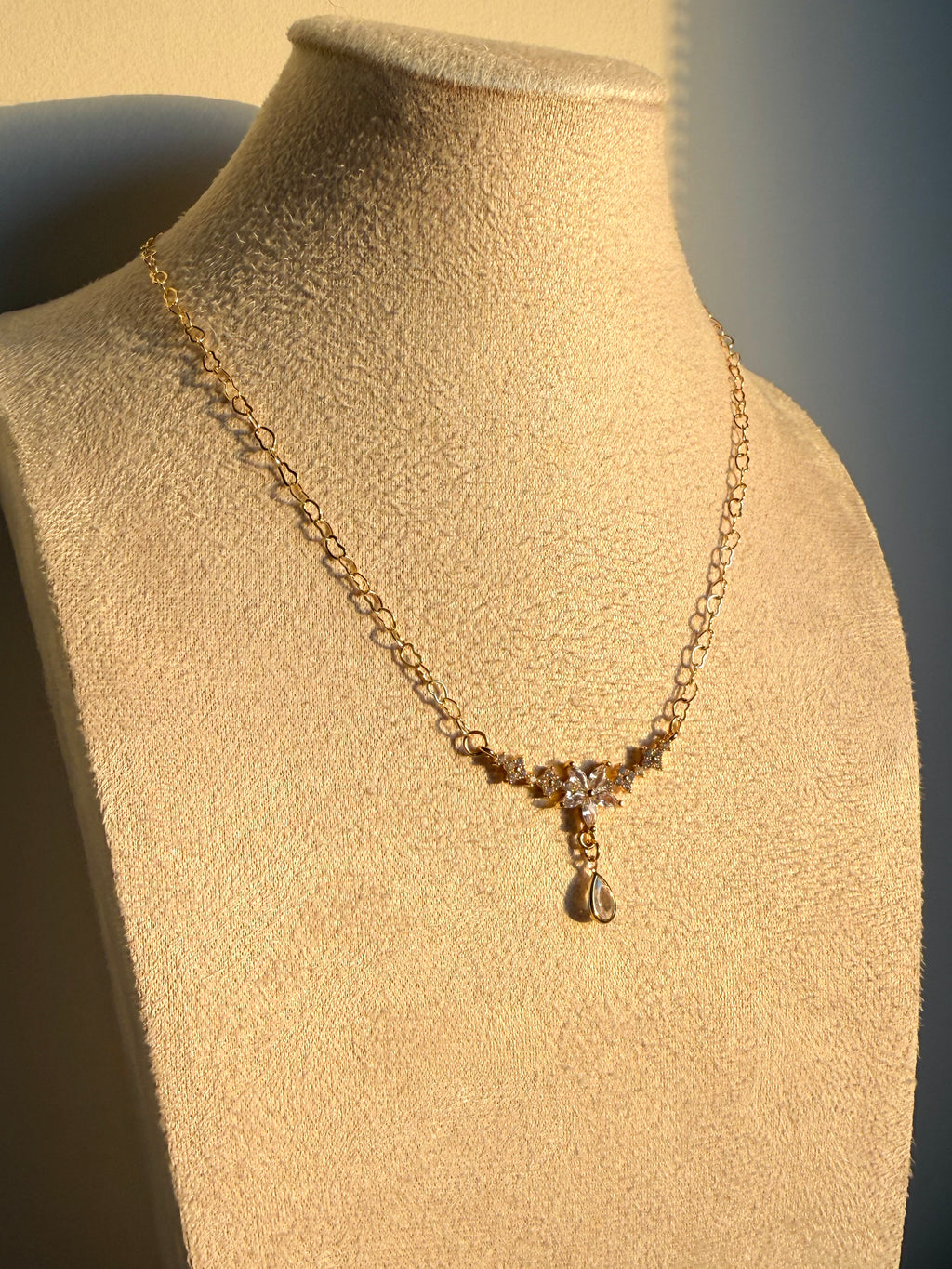 Fleur de Lumière Necklace