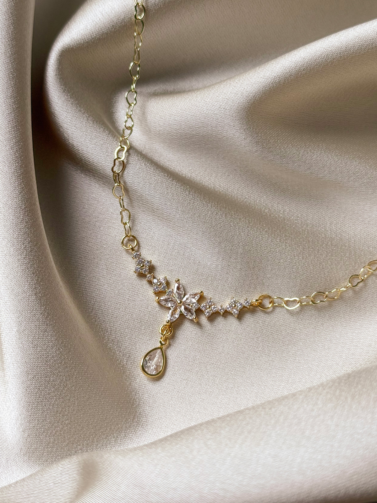 Fleur de Lumière Necklace